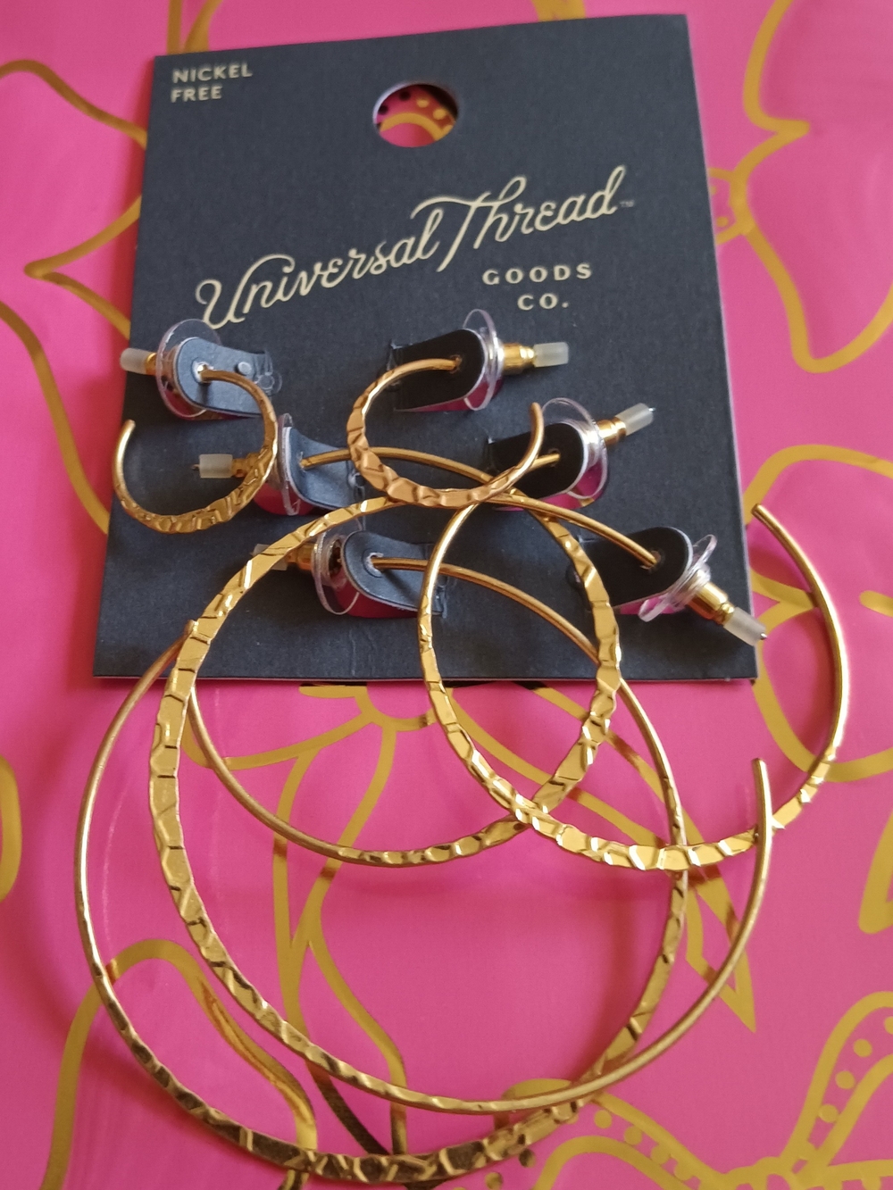 UNIVERSAL THREAD GOLD TONE CARDED HOOPS